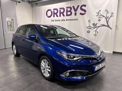 Blå metallic Begagnad 2017 Toyota Auris Hybrid Executive Halvkombi | 204 500 kr (Marknadspris)