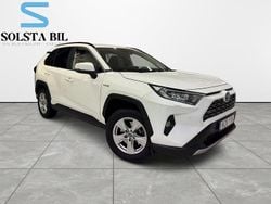 Vit Begagnad 2019 Toyota RAV4 Hybrid Active SUV | 314 900 kr (Marknadspris)