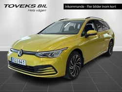 Gul (lime yellow metallic) Begagnad 2022 VW Golf VIII Kombi | 249 900 kr (Marknadspris)