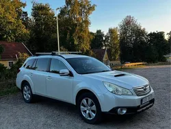 Vit Begagnad 2011 Subaru Outback SUV | 60 000 kr (Marknadspris)