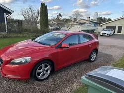 Röd Begagnad 2013 Volvo V40 Kinetic Kombi | 83 500 kr (Marknadspris)