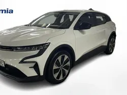 Vit Begagnad 2023 Renault Mégane Evolution Halvkombi | 285 000 kr (Marknadspris)