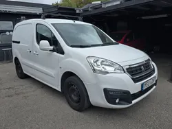 Vit Begagnad 2017 Peugeot Partner Minibuss | 52 900 kr (Superpris)