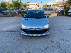 Ljusgrå Begagnad 2003 Peugeot 206 Halvkombi | 16 900 kr (Bra pris)