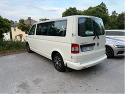 Vit Begagnad 2009 VW Caravelle Comfortline Minibuss | 95 000 kr