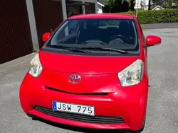 Röd Begagnad 2009 Toyota iQ Halvkombi | 29 900 kr (Bra pris)