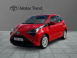 Röd Begagnad 2020 Toyota Aygo X-play Halvkombi | 114 900 kr (Marknadspris)