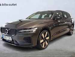 Grå Begagnad 2023 Volvo V60 Ultimate Kombi | 479 900 kr
