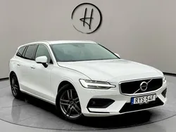 Vit Begagnad 2021 Volvo V60 Momentum Kombi | 260 000 kr (Marknadspris)