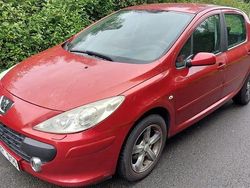 Röd Begagnad 2006 Peugeot 307 Halvkombi | 28 900 kr (Marknadspris)