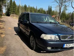 Blå Begagnad 2000 Volvo V70 Standard Kombi | 10 000 kr (Marknadspris)