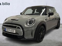 Grå Begagnad 2022 Mini Cooper SE Premium Halvkombi | 199 900 kr (Marknadspris)