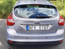 Grå Begagnad 2013 Ford Focus Trend Halvkombi | 58 000 kr