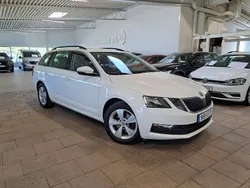 Vit Begagnad 2018 Skoda Octavia Ambition Kombi | 128 000 kr (Marknadspris)