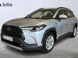 Silver Ny 2025 Toyota Corolla Cross Active SUV | 369 900 kr (Marknadspris)