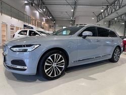 Grå Begagnad 2023 Volvo V90 Core Kombi | 414 900 kr (Marknadspris)