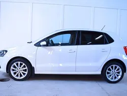 Vit Begagnad 2015 VW Polo Halvkombi | 129 899 kr (Marknadspris)