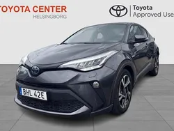 Mörkgrå (grå) Begagnad 2022 Toyota C-HR Edition SUV | 259 900 kr (Marknadspris)