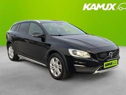 Svart Begagnad 2018 Volvo V60 CC Momentum Kombi | 189 800 kr (Superpris)