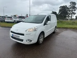 Vit Begagnad 2014 Peugeot Partner Minibuss | 69 900 kr (Marknadspris)