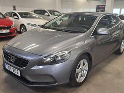 Grå Begagnad 2015 Volvo V40 Momentum Kombi | 125 000 kr (Marknadspris)