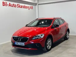 Röd Begagnad 2016 Volvo V40 CC Summum Kombi | 159 500 kr (Marknadspris)