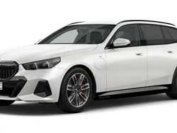 Vit (white) Begagnad 2025 BMW 530e M Sport Kombi | 739 700 kr (Marknadspris)