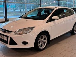 Vit Begagnad 2014 Ford Focus Halvkombi | 54 900 kr (Marknadspris)