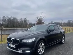 Svart Begagnad 2018 Volvo V90 CC Momentum Kombi | 239 000 kr (Bra pris)