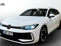Vit Begagnad 2024 VW Passat R-line Kombi | 479 900 kr
