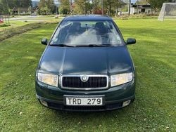Grön Begagnad 2002 Skoda Fabia Sedan | 25 500 kr (Marknadspris)