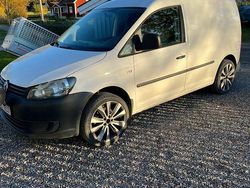 Vit Begagnad 2012 VW Caddy Minibuss | 63 000 kr (Marknadspris)