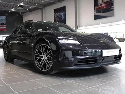 Svart Ny 2024 Porsche Taycan Sport Turismo Sedan | 1 095 000 kr (Lite dyr)