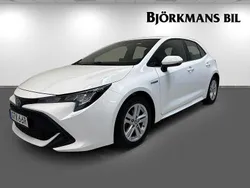 Vit Begagnad 2020 Toyota Corolla Hybrid Active Halvkombi | 229 900 kr (Lite dyr)