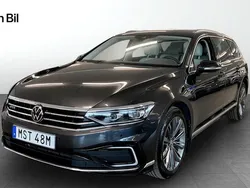 Mörkgrå Begagnad 2022 VW Passat GTE Kombi | 399 900 kr (Lite dyr)