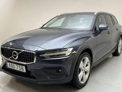 Mörkblå Begagnad 2020 Volvo V60 CC SE Kombi | 290 000 kr (Superpris)