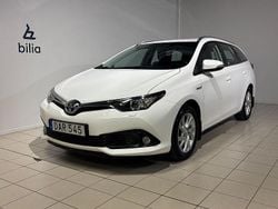 Vit Begagnad 2017 Toyota Auris Touring Sports Kombi | 164 900 kr (Marknadspris)