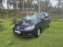 Svart Begagnad 2013 VW Sharan Minibuss | 97 500 kr (Marknadspris)