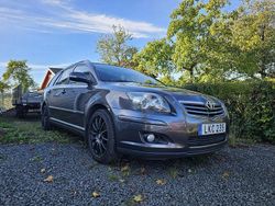 Grå Begagnad 2008 Toyota Avensis Kombi | 32 000 kr (Marknadspris)