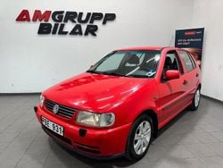 Röd Begagnad 1999 VW Polo Comfortline Halvkombi | 24 900 kr