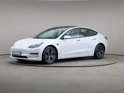 Vit Begagnad 2021 Tesla Model 3 Long Range Sedan | 295 000 kr (Marknadspris)