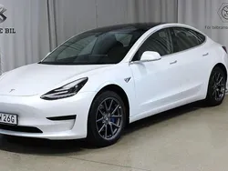 Vit Begagnad 2020 Tesla Model 3 Standard Range Plus Sedan | 239 900 kr (Marknadspris)