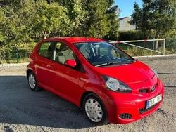 Röd Begagnad 2009 Toyota Aygo Halvkombi | 49 500 kr (Bra pris)