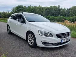 Vit Begagnad 2014 Volvo V60 Momentum Kombi | 75 000 kr (Marknadspris)