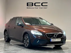 Brun Begagnad 2016 Volvo V40 CC Momentum Kombi | 189 900 kr (Marknadspris)