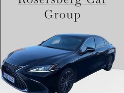 Svart Begagnad 2021 Lexus ES300H Sedan | 259 900 kr (Marknadspris)