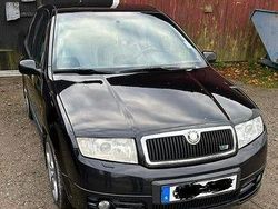 Svart Begagnad 2006 Skoda Fabia RS Halvkombi | 35 000 kr (Marknadspris)