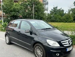 Svart Begagnad 2011 Mercedes B180 Minibuss | 64 000 kr (Marknadspris)