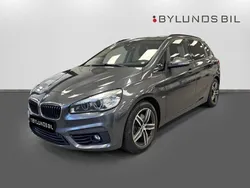 Grå Begagnad 2016 BMW 220 Active Tourer Sport Line Minibuss | 189 000 kr