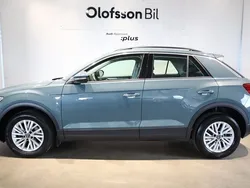 Mörkblå Begagnad 2022 VW T-Roc SUV | 259 900 kr (Marknadspris)